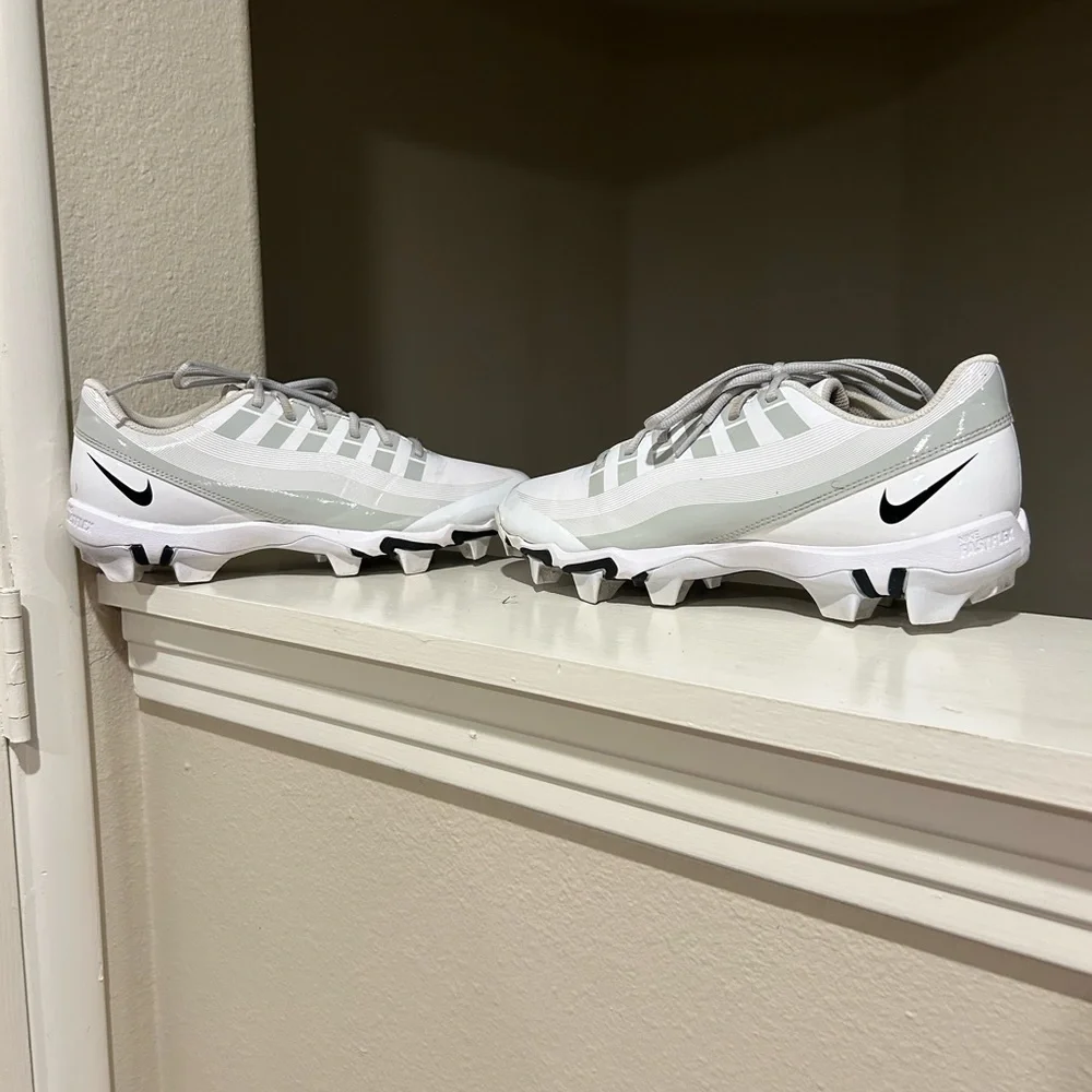 NIKE Vapor Edge Shark Men's Boy's Size 9 White Football Cleats DQ5114-100 Shoes